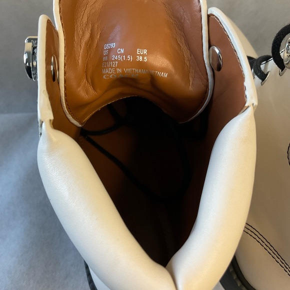 Coach Lorimer Leather boots size 7- Brand New with Box - Chalk Color - Picture 13 of 13